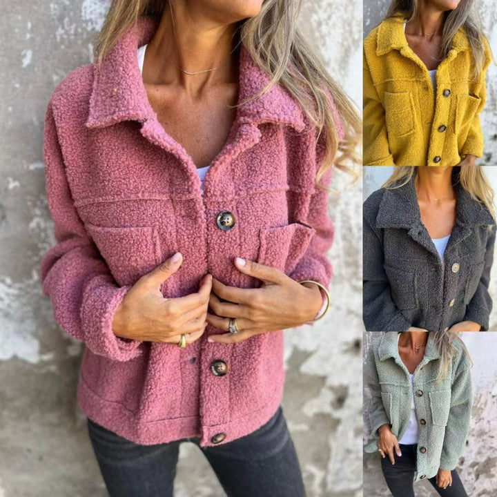 Kvinnors fluffiga oversized jacka med praktiska fickor och knapplist Mirla-Eva Jonsson