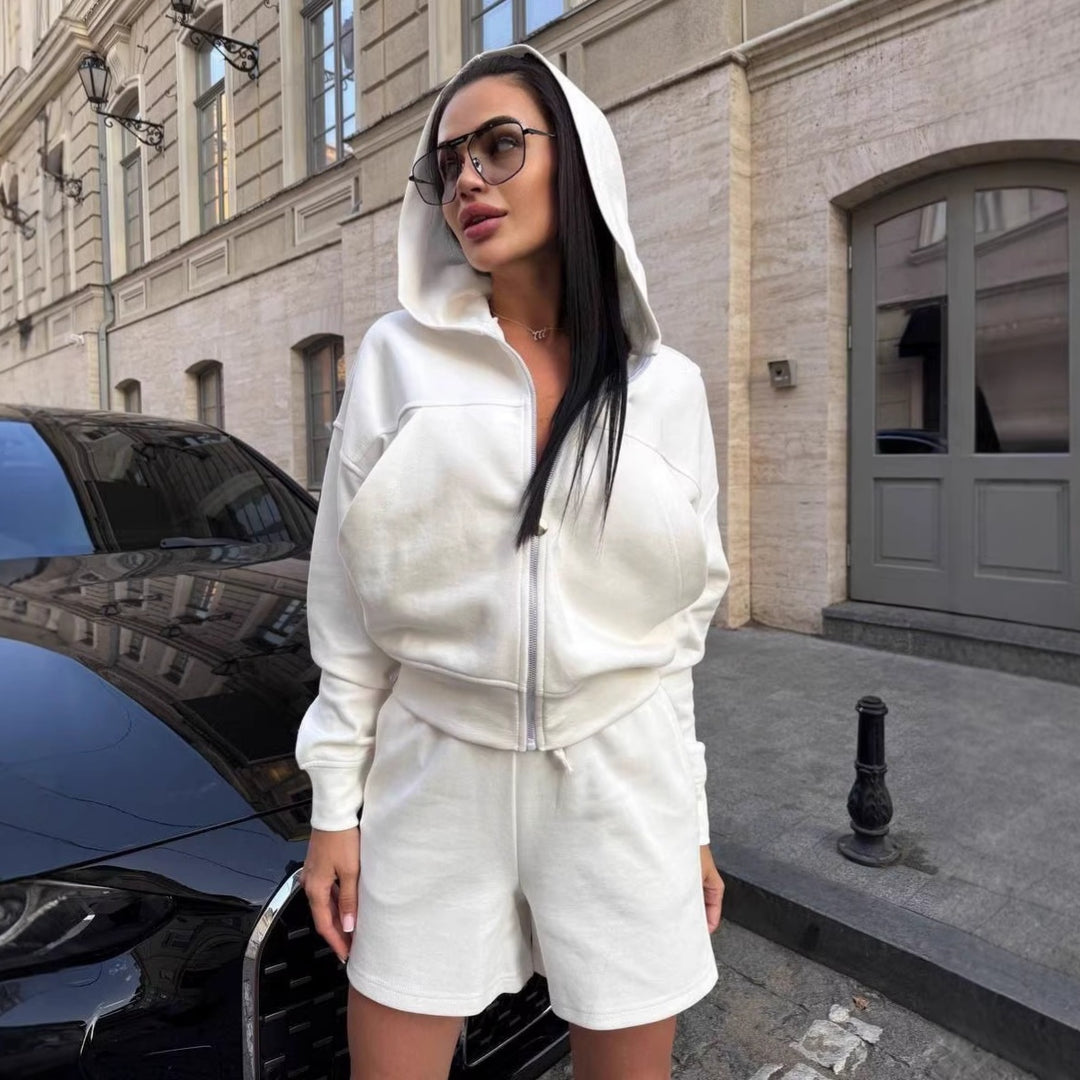 Kvinnors fritids joggingset med zip hoodie och lösa shorts Mirla-Eva Jonsson