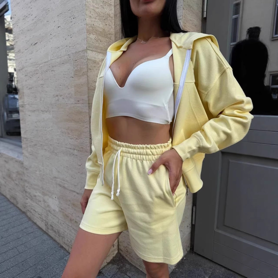Kvinnors fritids joggingset med zip hoodie och lösa shorts Mirla-Eva Jonsson