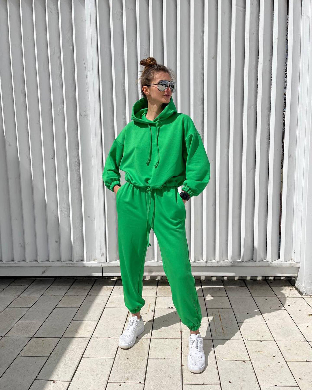 Kvinnors fritids wellnessdräkt med huva och elastisk midja-Eva Jonsson