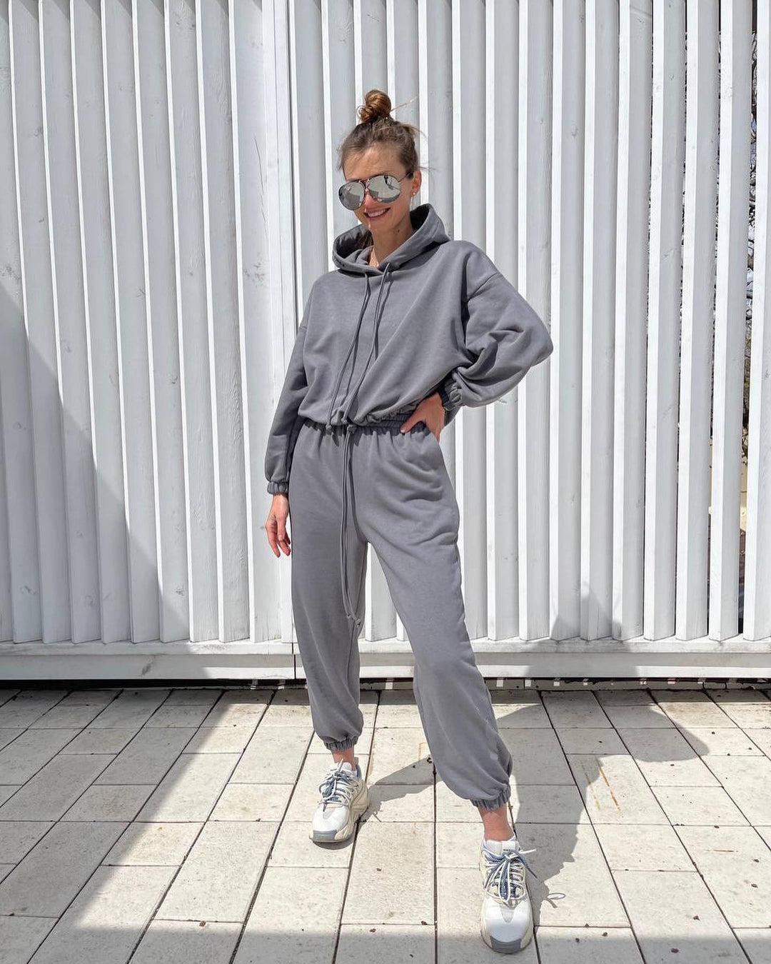 Kvinnors fritids wellnessdräkt med huva och elastisk midja-Eva Jonsson