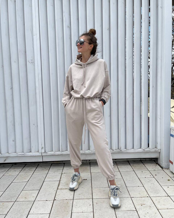 Kvinnors fritids wellnessdräkt med huva och elastisk midja-Eva Jonsson