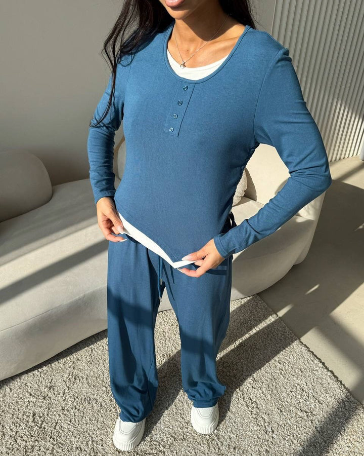Kvinnors fritidsdräkt med bekväm långärmad topp och lösa byxor Mirla-Eva Jonsson