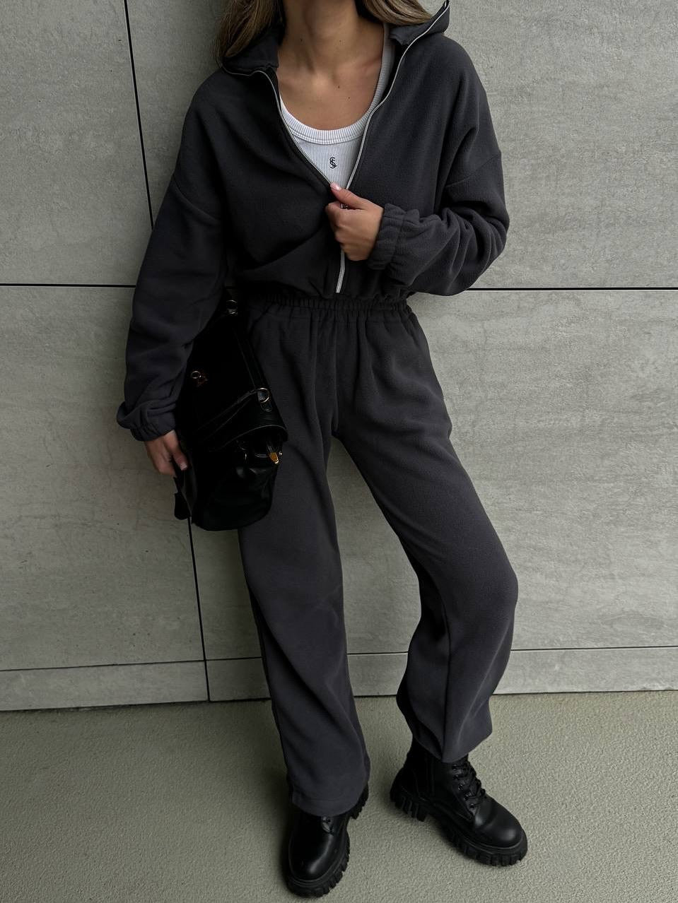 Kvinnors fritidsfleece-dress med hög krage och vida byxor Mirla-Eva Jonsson
