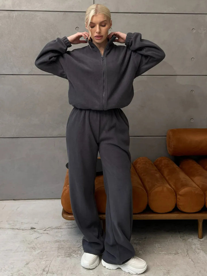 Kvinnors fritidsfleece-set med modern dragkedja och bekväm passform Mirla-Eva Jonsson