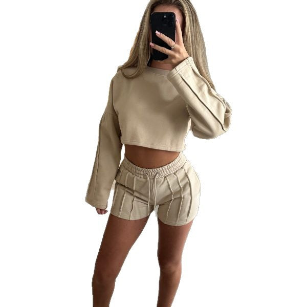Kvinnors fritidskortat set med vida shorts och trendiga 3/4 ärmar-Eva Jonsson