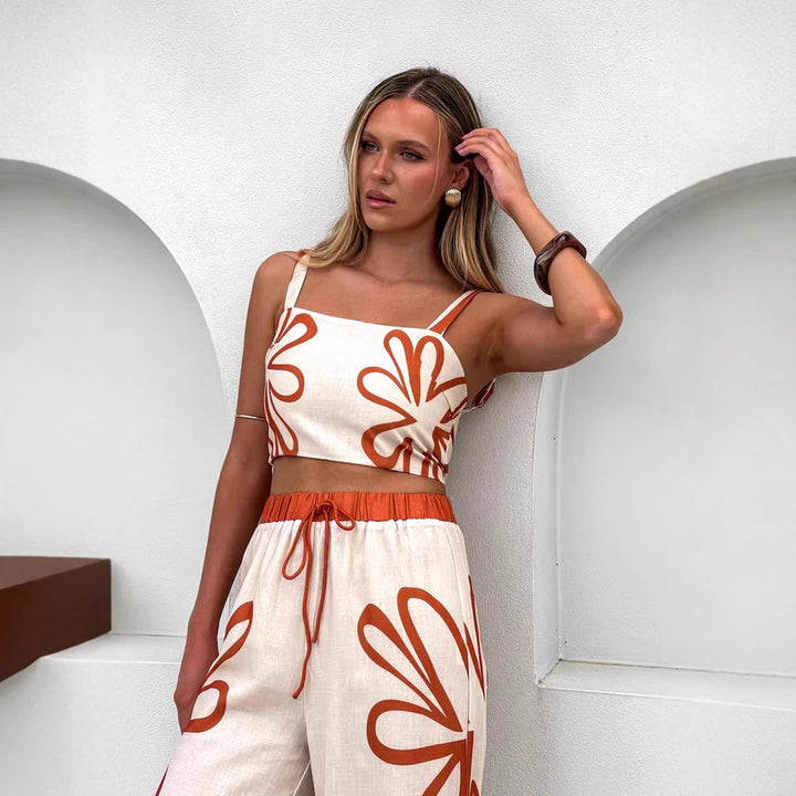 Kvinnors fritidsöverdel och vida byxor med blommönster Mirla-Eva Jonsson