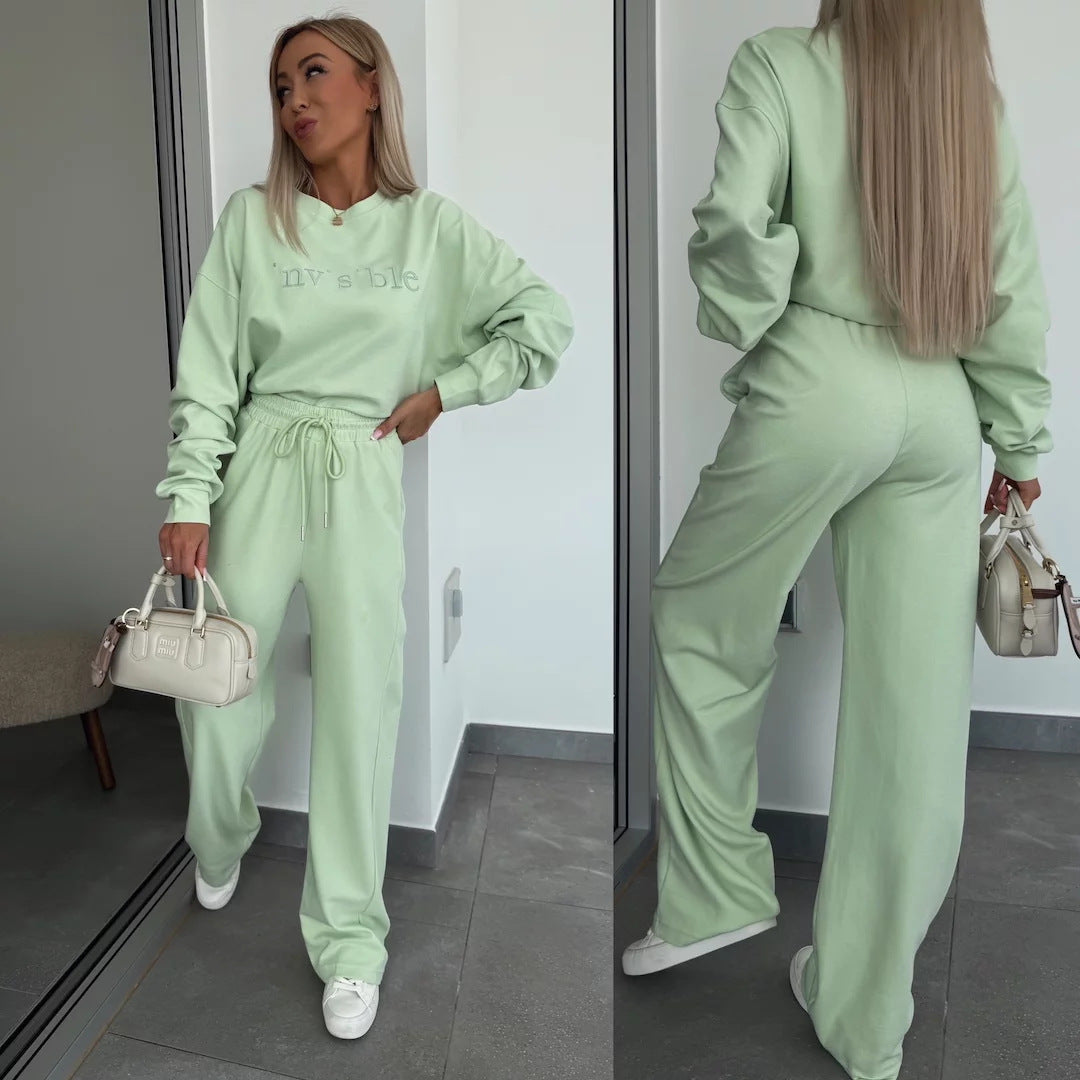 Kvinnors fritidsset med bred sweatshirt och lösa byxor Mirla-Eva Jonsson