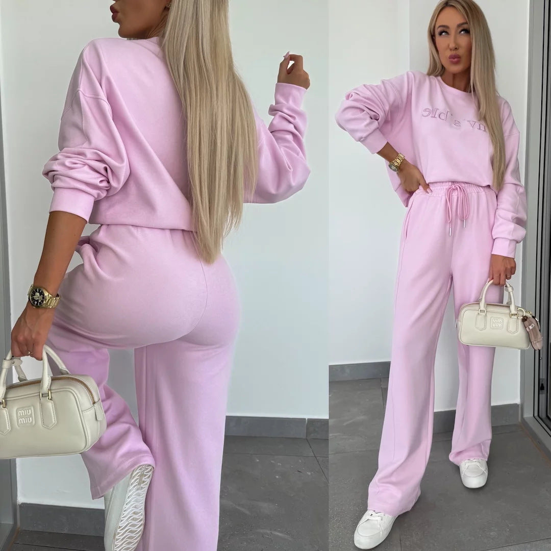 Kvinnors fritidsset med bred sweatshirt och lösa byxor Mirla-Eva Jonsson