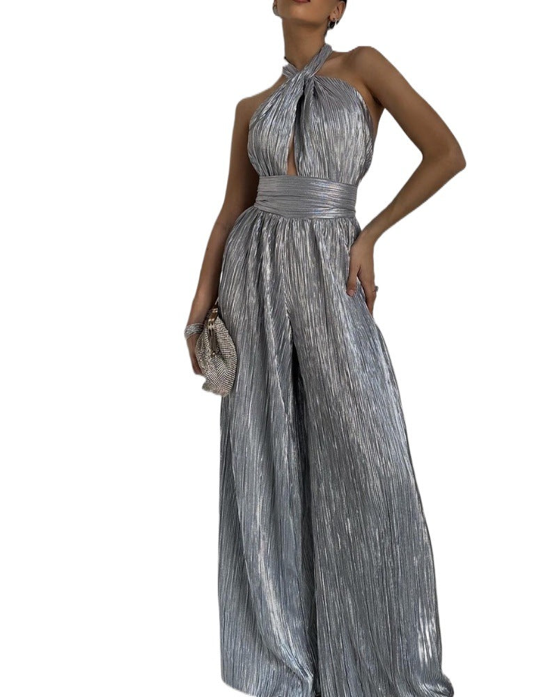 Kvinnors glamorösa jumpsuit med skimrande tyg och djup hjärtformad halsringning Mirla-Eva Jonsson