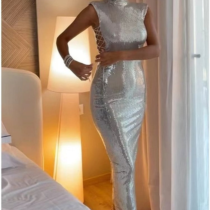 Kvinnors glamorösa kvällsklänning med glittrande paljettmönster och figurnära skärning-Eva Jonsson