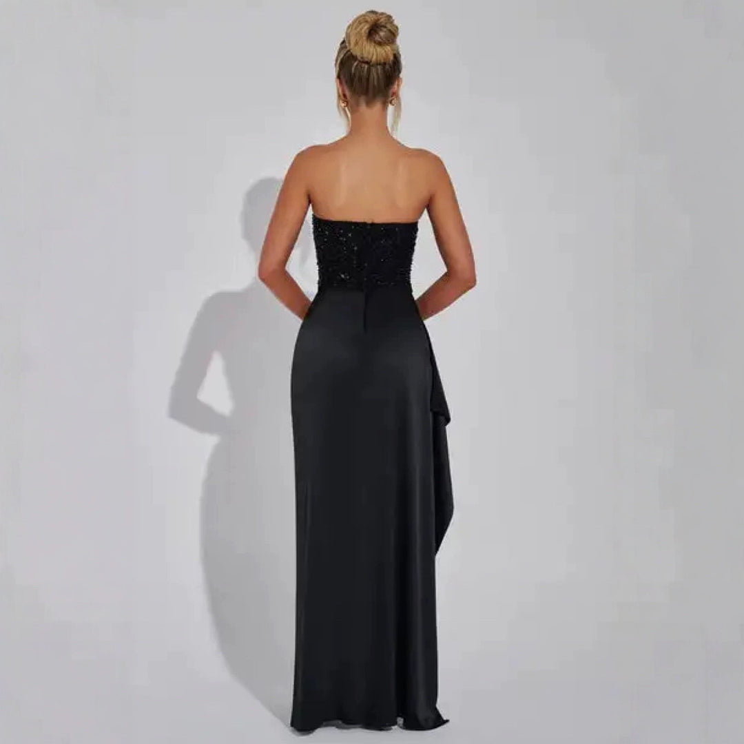 Kvinnors glamorösa kvällsklänning med hjärtformad bustier och asymmetrisk slits Mirla-Eva Jonsson