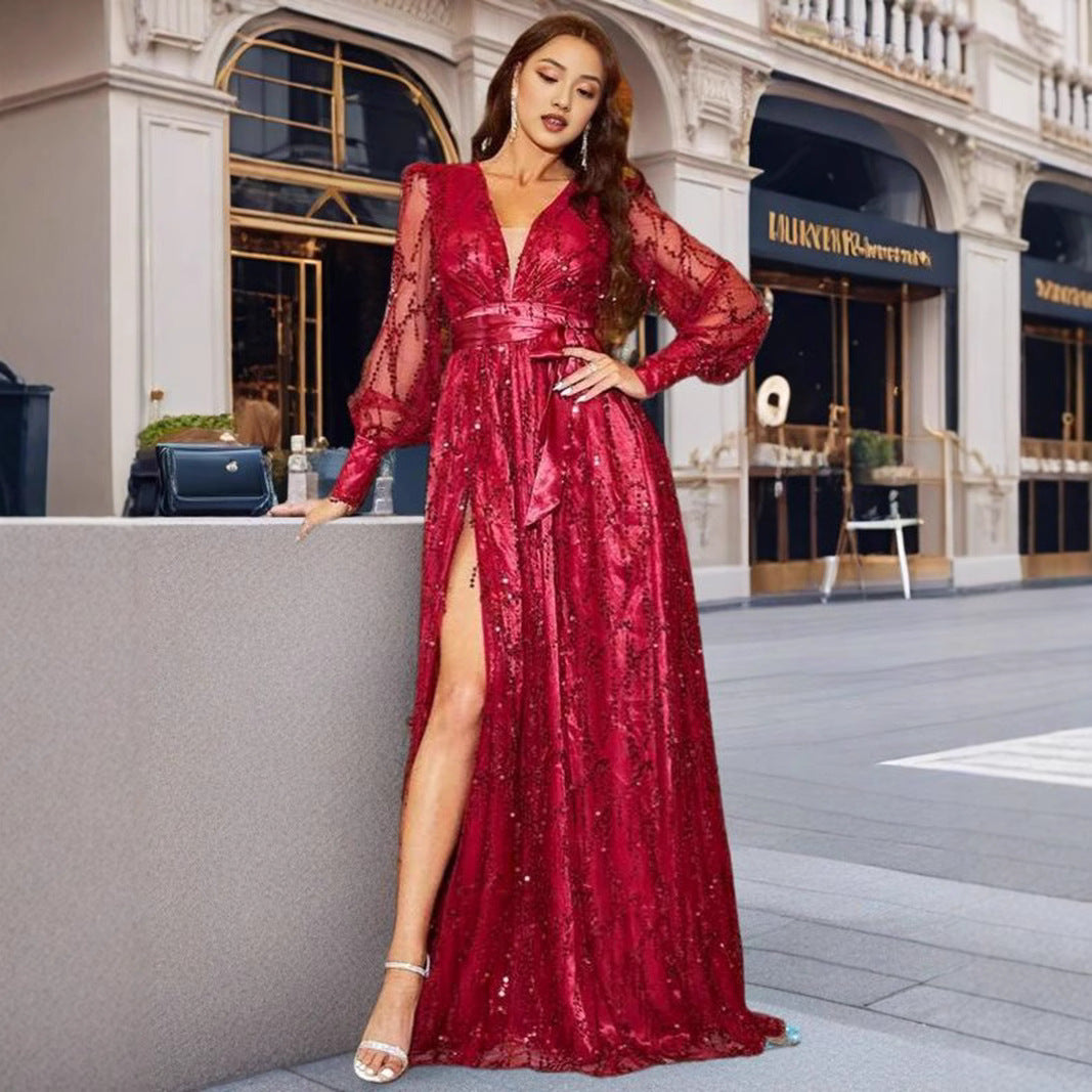 Kvinnors glamourösa aftonklänning med glittrande paljetter och djup slits-Eva Jonsson
