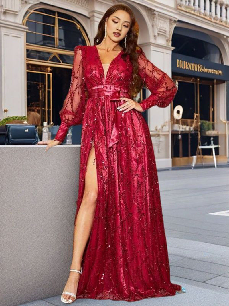 Kvinnors glamourösa aftonklänning med glittrande paljetter och djup slits-Eva Jonsson