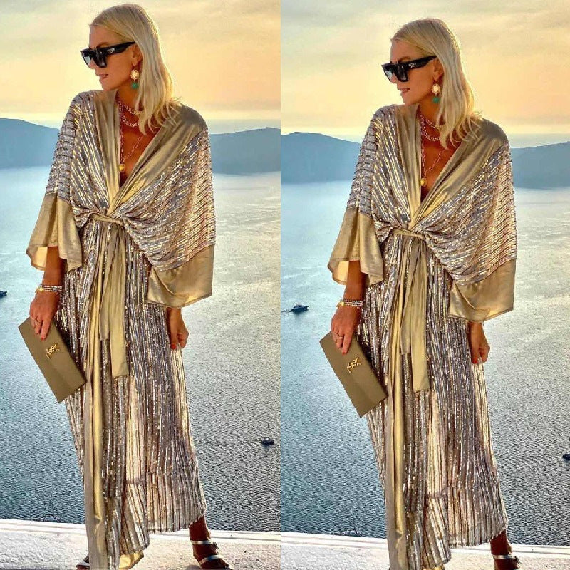 Kvinnors glittrande maxiklänning med elegant omslagdesign och flödande ärmar-Eva Jonsson