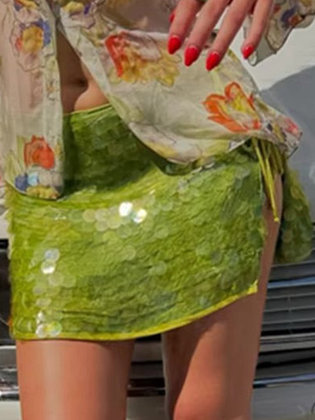 Kvinnors glittrande minikjol med paljetter och sidoklyvning-Eva Jonsson
