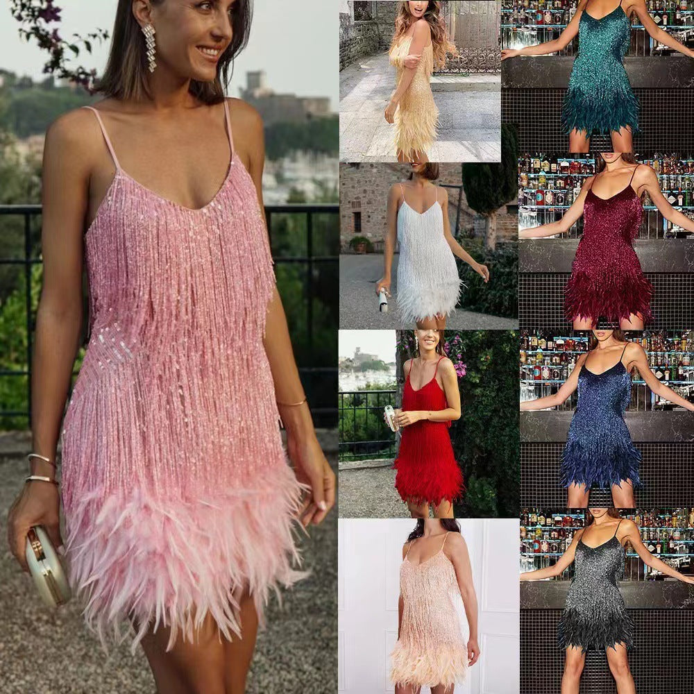 Kvinnors glittrande miniklänning med fransdetaljer och off-shoulder design Mirla-Eva Jonsson