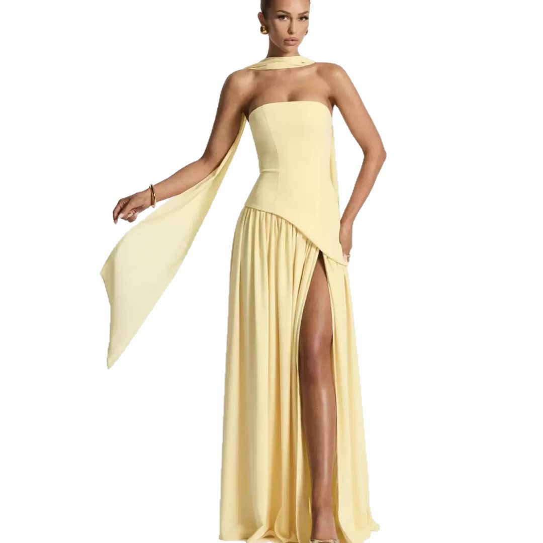 Kvinnors golvlång maxi klänning med axel-fri design och elegant slits-Eva Jonsson