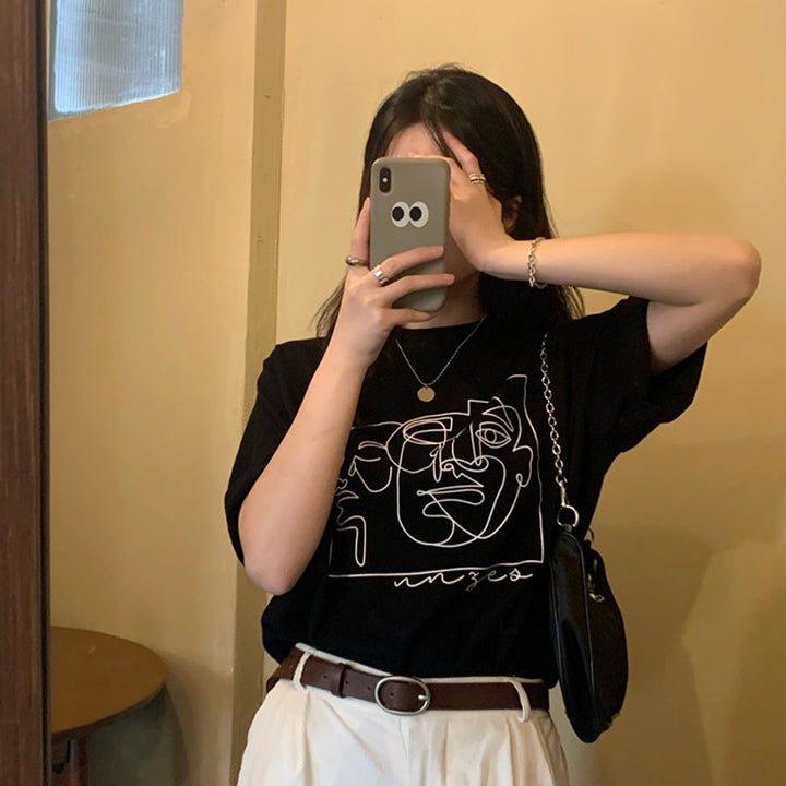 Kvinnors grafisk t-shirt med modern linjekonstdesign och avslappnad passform-Eva Jonsson