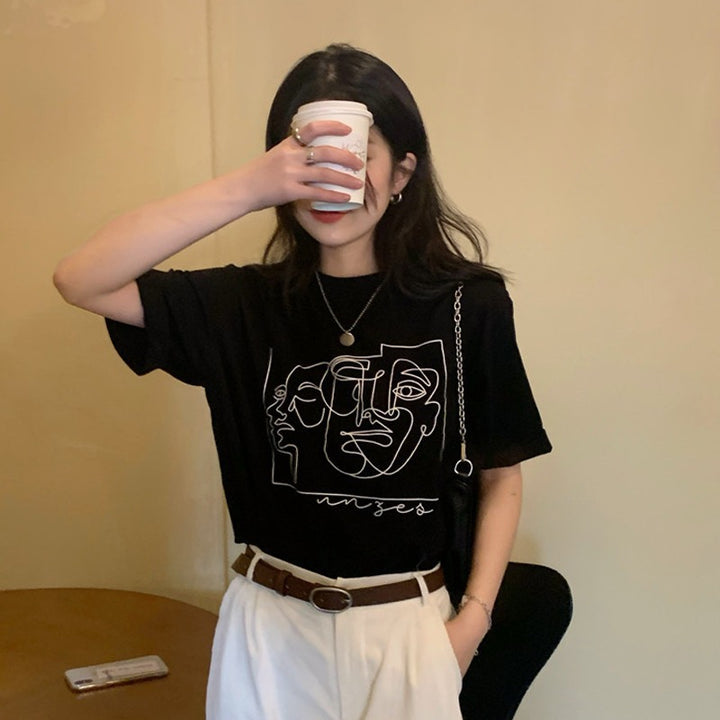 Kvinnors grafisk t-shirt med modern linjekonstdesign och avslappnad passform-Eva Jonsson