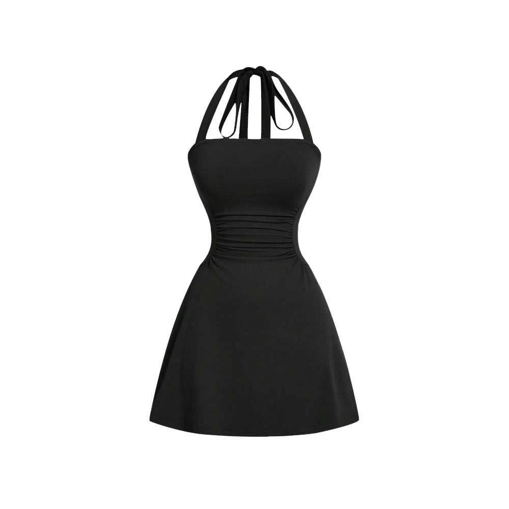 Kvinnors halterneck klänning med figur-flattering drapering och stiligt ryggsnörningsdesign Mirla-Eva Jonsson