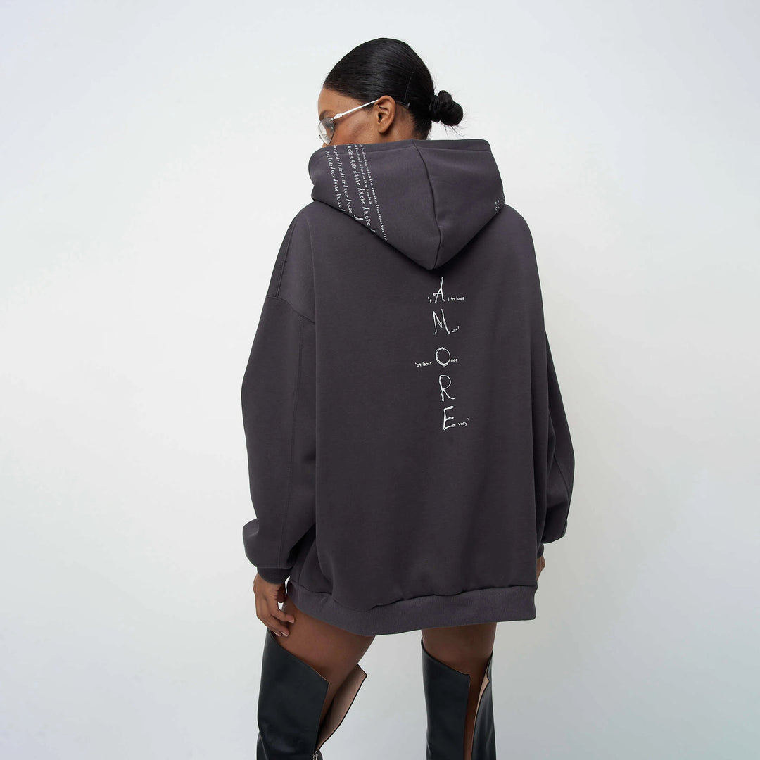 Kvinnors högkvalitativa oversized hoodie med modern text Mirla-Eva Jonsson