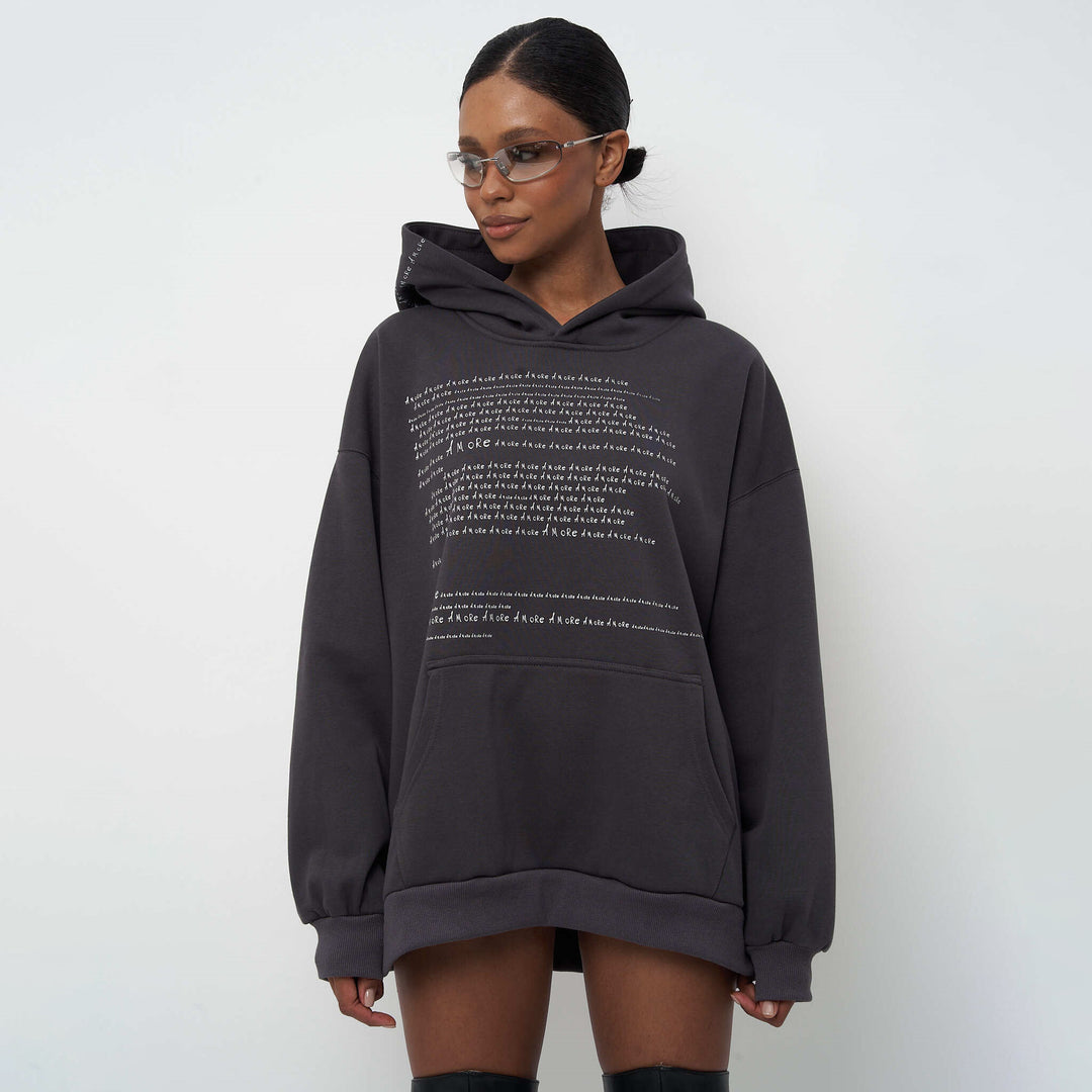 Kvinnors högkvalitativa oversized hoodie med modern text Mirla-Eva Jonsson