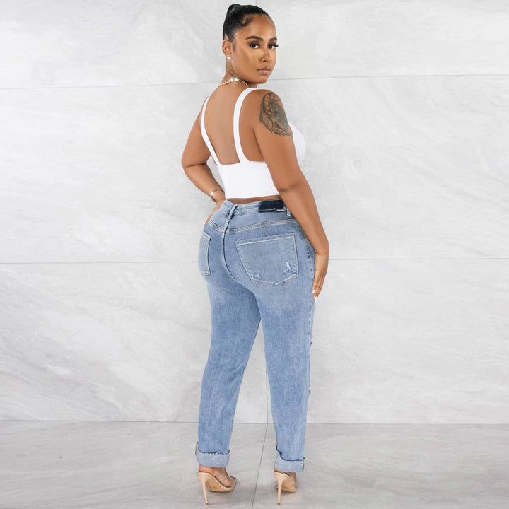 Kvinnors högmidjade boyfriend jeans med fransad fåll och avslappnad använd look Mirla-Eva Jonsson