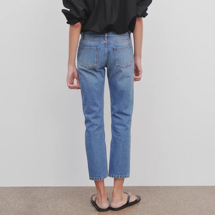 Kvinnors högmidjade jeans i en avslappnad passform Mirla-Eva Jonsson