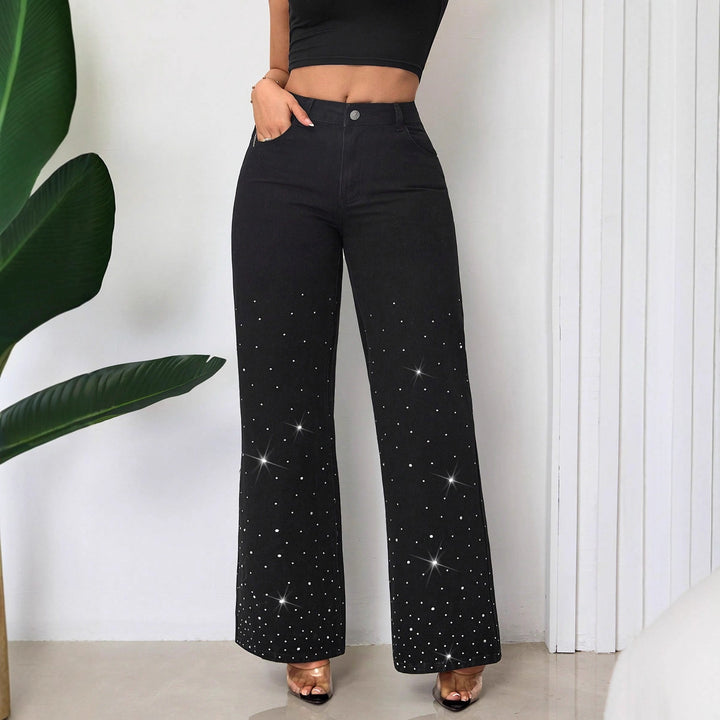 Kvinnors högmidjade jeans med glittrande rhinestone-dekorationer och vid passform Mirla-Eva Jonsson