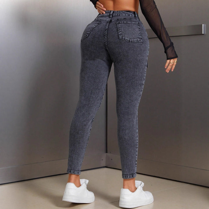Kvinnors högmidjade jeans med praktiska fickor med lock och smala ben Mirla-Eva Jonsson