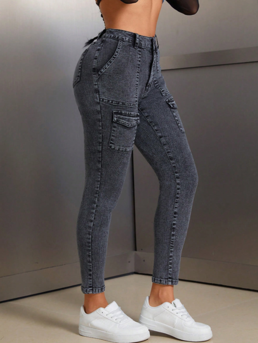 Kvinnors högmidjade jeans med praktiska fickor och smala ben Mirla-Eva Jonsson