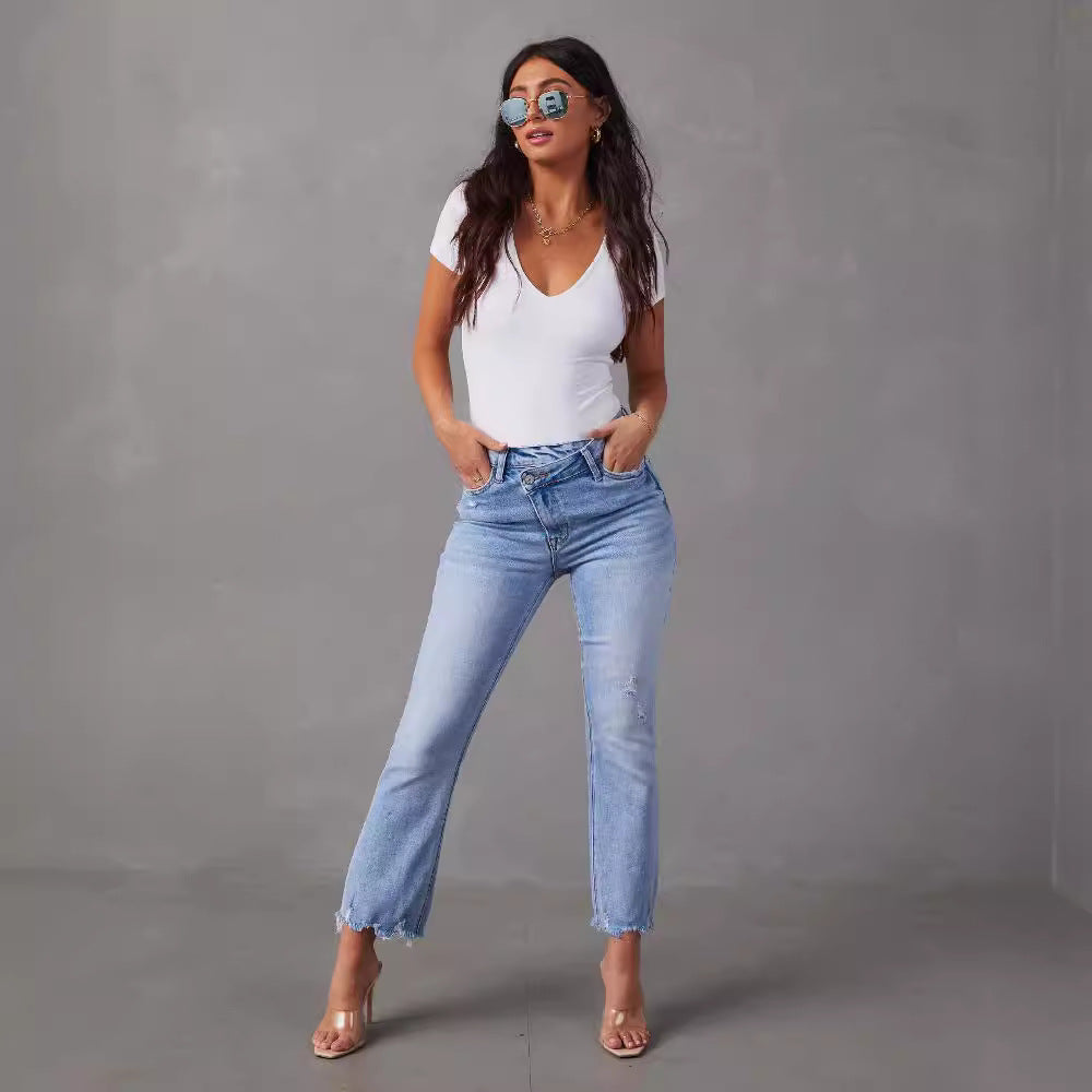Kvinnors högmidjade jeans med trendiga fransar och slitna detaljer Mirla-Eva Jonsson