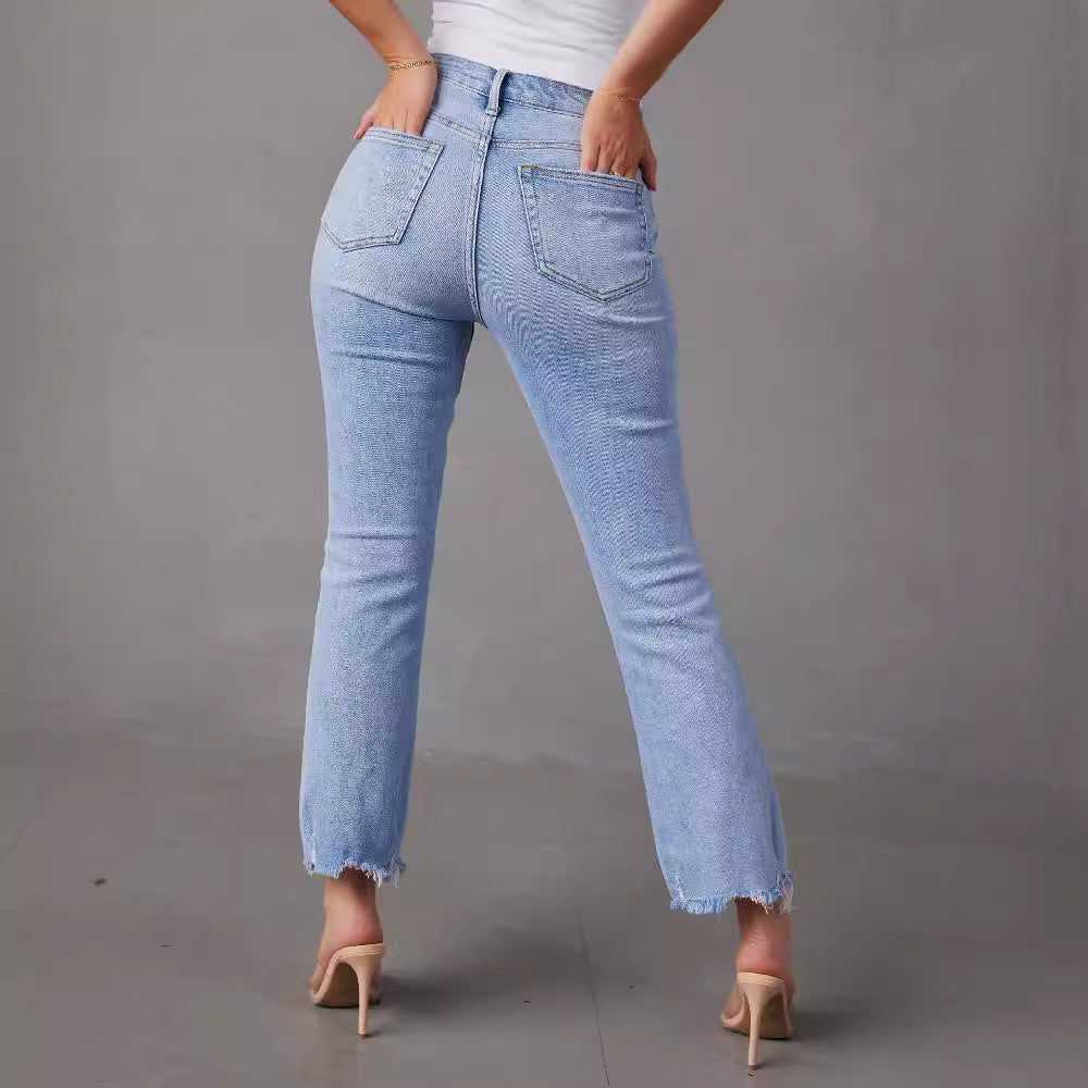 Kvinnors högmidjade jeans med trendiga fransar och slitna detaljer Mirla-Eva Jonsson