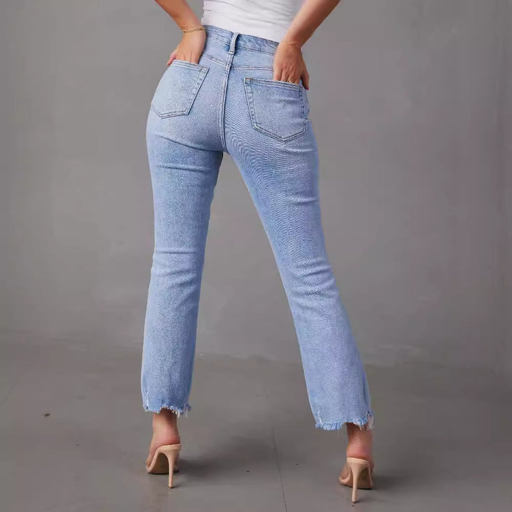 Kvinnors högmidjade jeans med trendiga fransar och slitna detaljer Mirla-Eva Jonsson