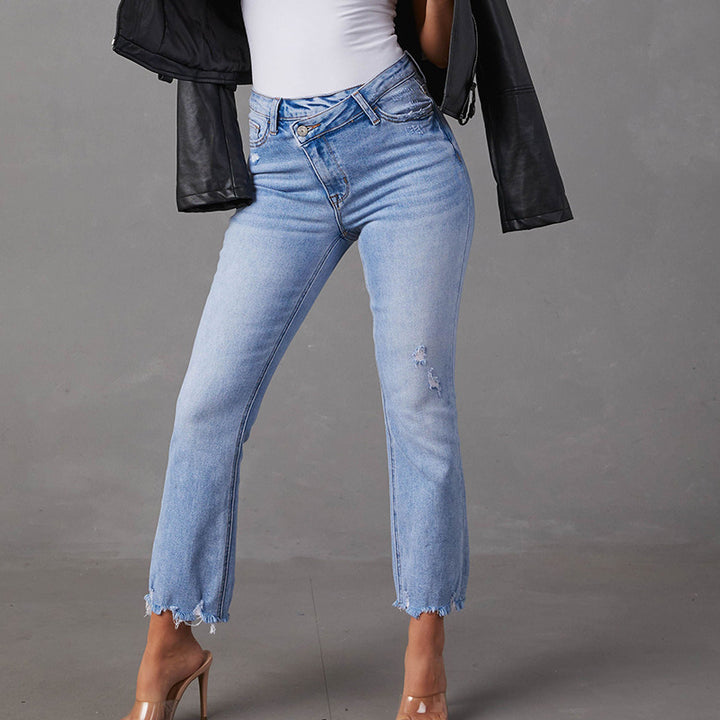 Kvinnors högmidjade jeans med trendiga fransar och slitna detaljer Mirla-Eva Jonsson