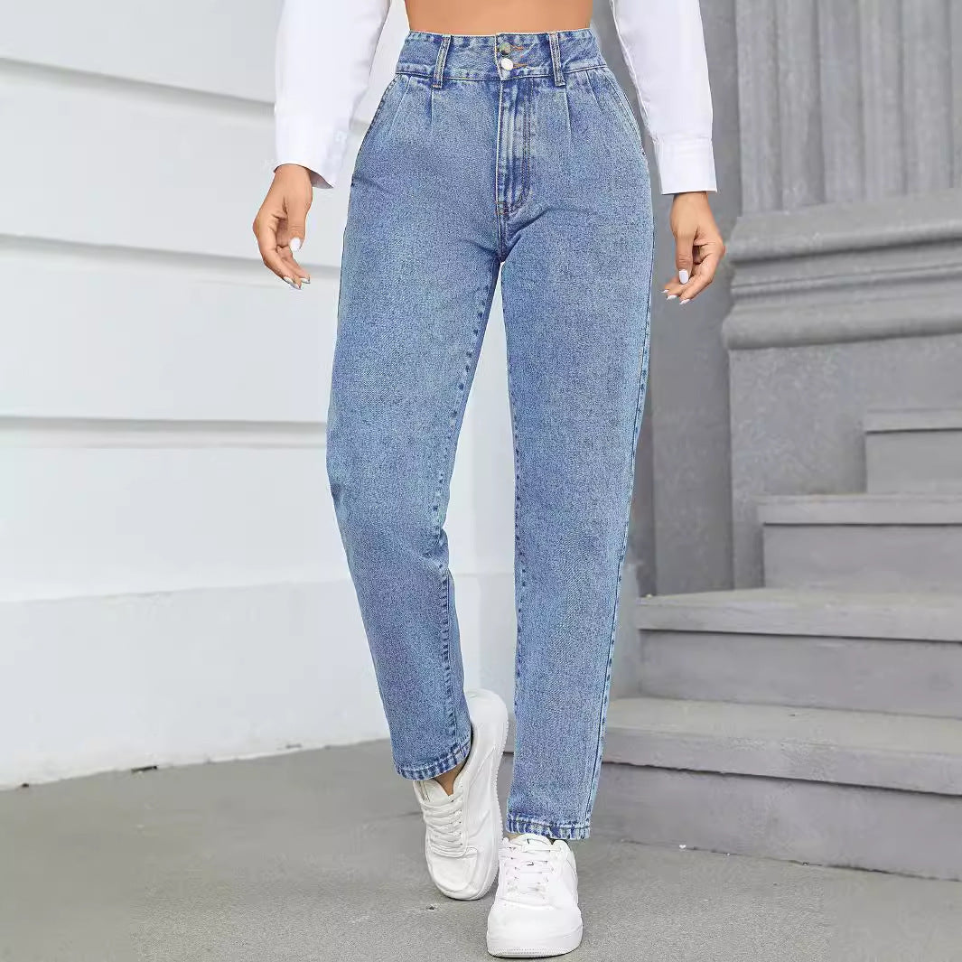 Kvinnors högmidjade kille jeans med klassisk skärning och knappdetaljer Mirla-Eva Jonsson