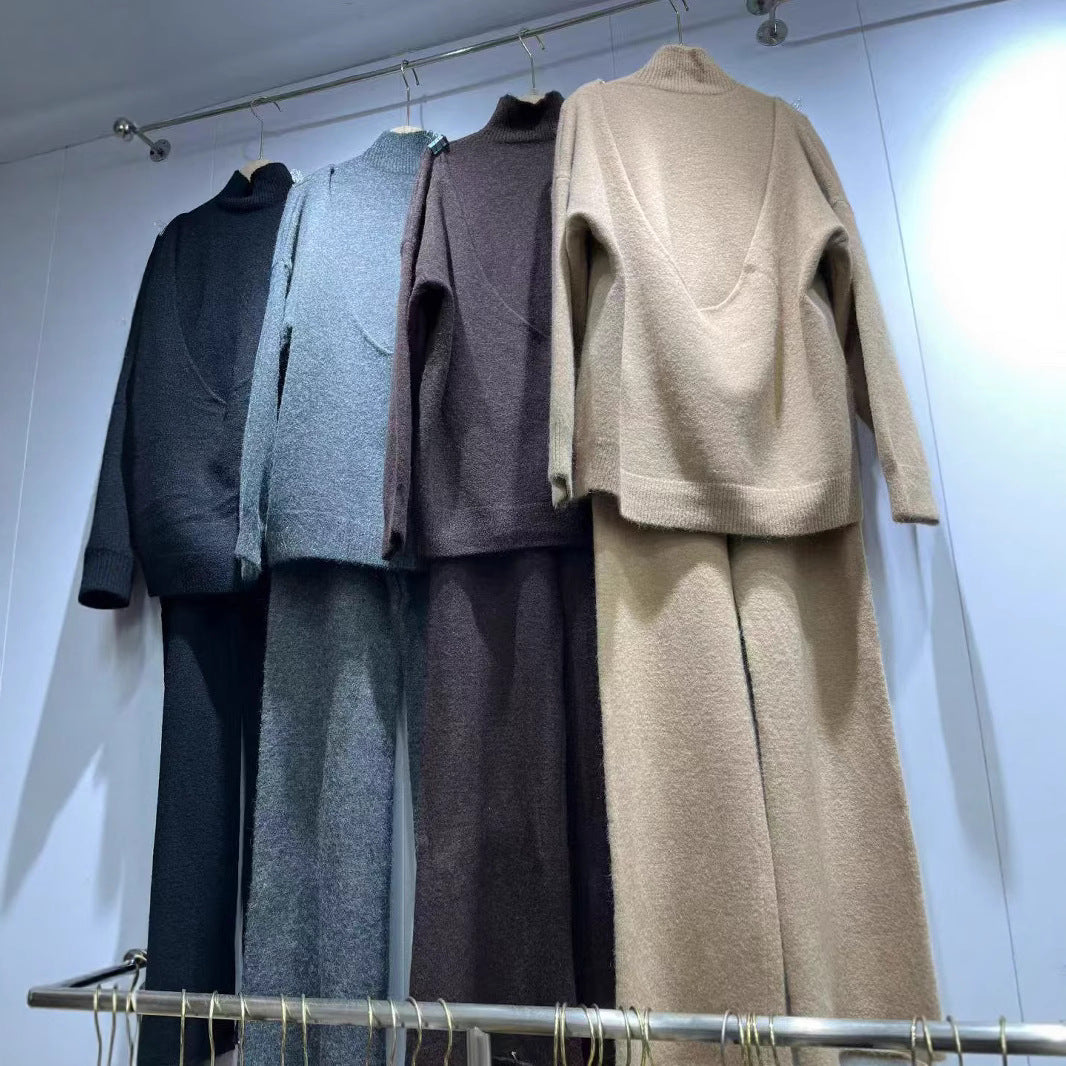 Kvinnors högmidjade stickade tröja med trendy ståkrage och mjukt material Mirla-Eva Jonsson
