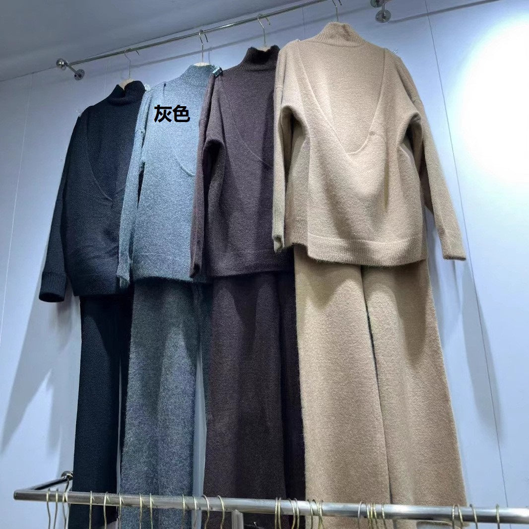 Kvinnors högmidjade stickade tröja med trendy ståkrage och mjukt material Mirla-Eva Jonsson
