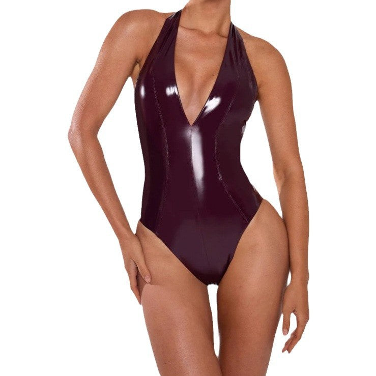 Kvinnors högskärmad baddräkt med djup V-ringning och glansig yta Mirla-Eva Jonsson