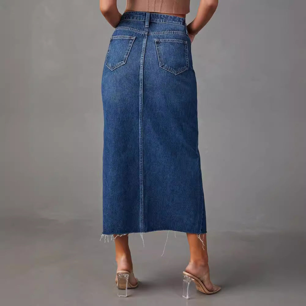 Kvinnors högskuren denim-mittenkjol med sidöppning och fransade kanter Mirla-Eva Jonsson