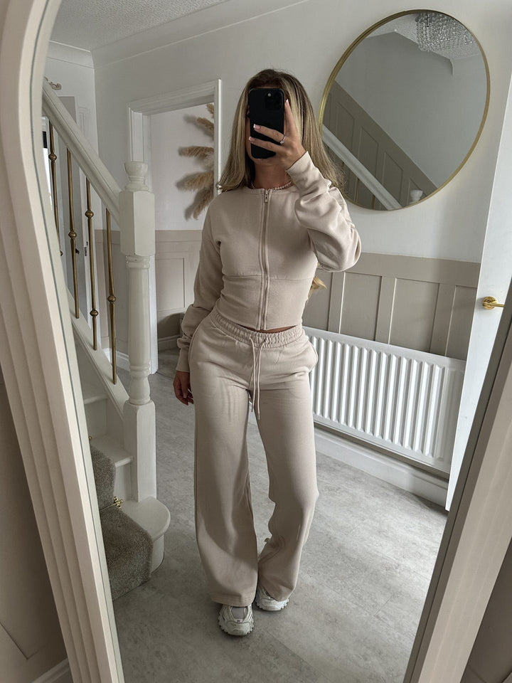 Kvinnors högskurna sport- och lounge-set med modern dragkedja Mirla-Eva Jonsson