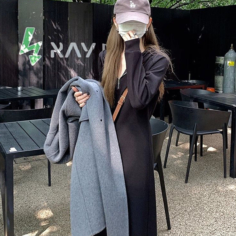 Kvinnors hooded klänning med en lång silhuett och avslappnad passform-Eva Jonsson