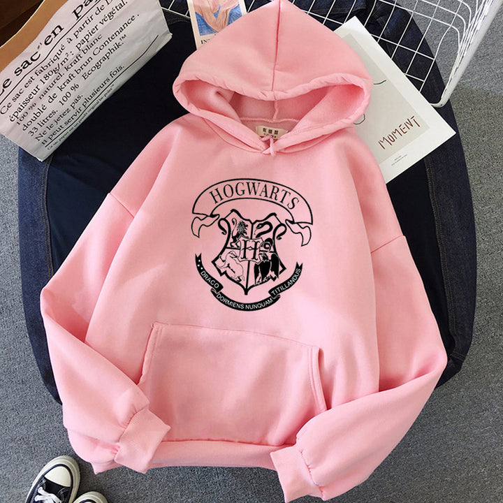 Kvinnors hooded sweatshirt med konstnärlig Hogwarts-design Mirla-Eva Jonsson