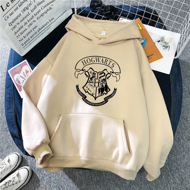 Kvinnors hooded sweatshirt med konstnärlig Hogwarts-design Mirla-Eva Jonsson