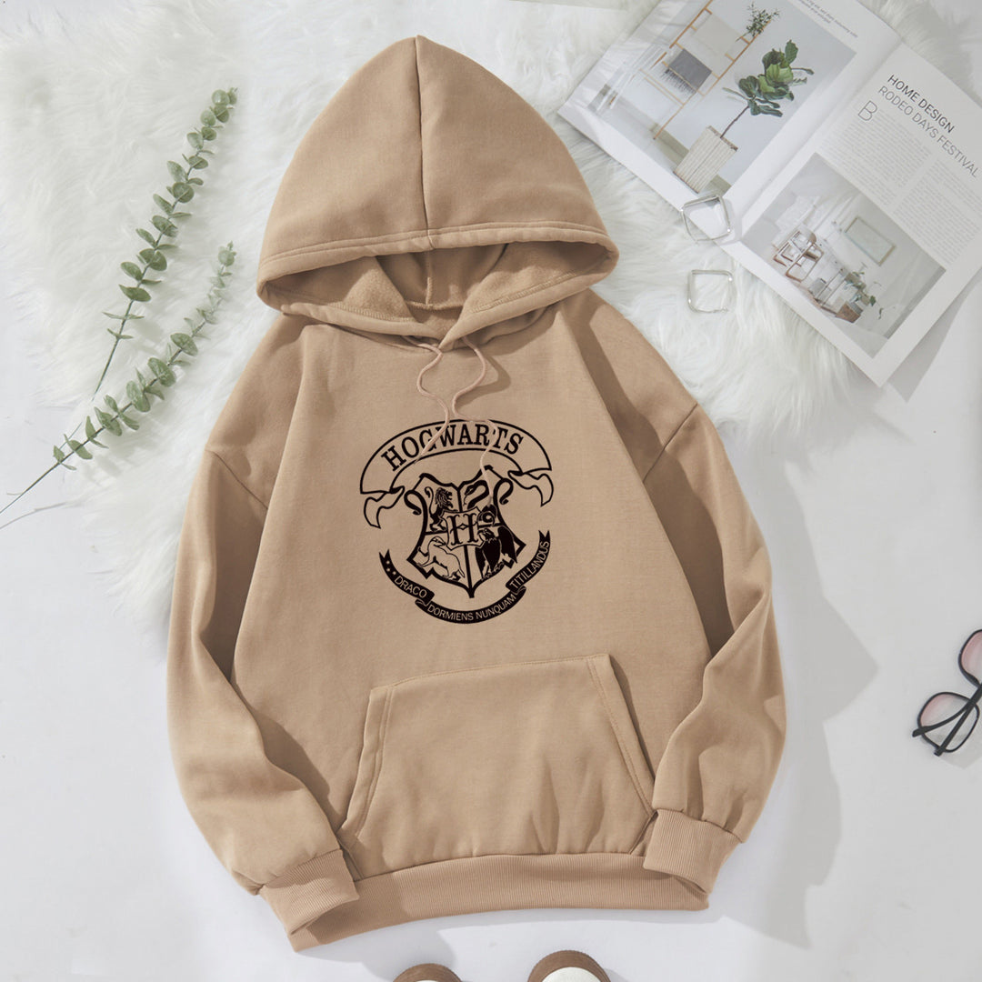 Kvinnors hooded sweatshirt med konstnärlig Hogwarts-design Mirla-Eva Jonsson