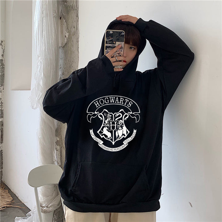 Kvinnors hooded sweatshirt med konstnärlig Hogwarts-design Mirla-Eva Jonsson