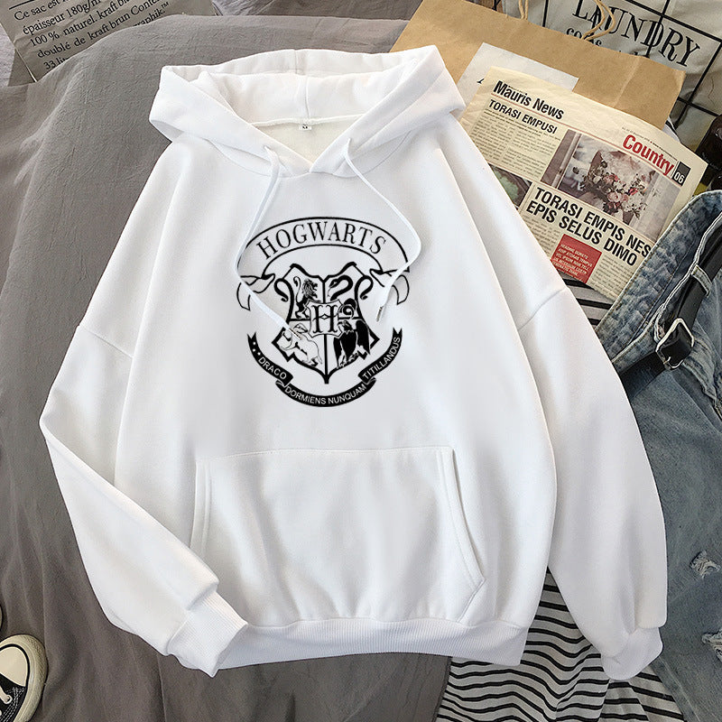 Kvinnors hooded sweatshirt med konstnärlig Hogwarts-design Mirla-Eva Jonsson