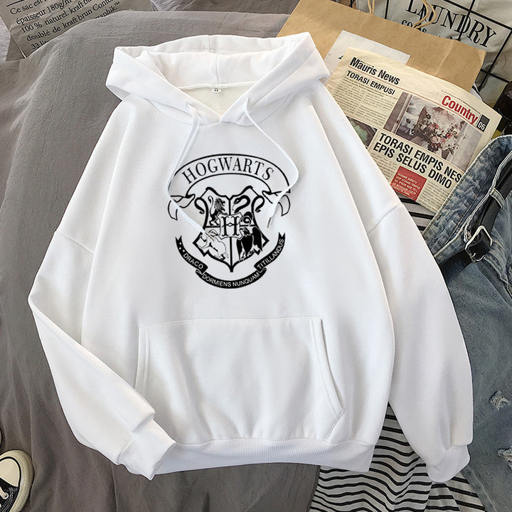 Kvinnors hooded sweatshirt med konstnärlig Hogwarts-design Mirla-Eva Jonsson