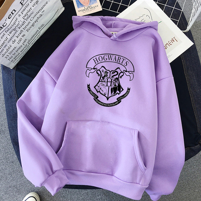 Kvinnors hooded sweatshirt med konstnärlig Hogwarts-design Mirla-Eva Jonsson
